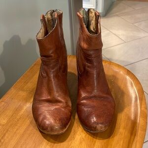Frye Carson Wedge ankle boots, Size 7.5, Tan Leather